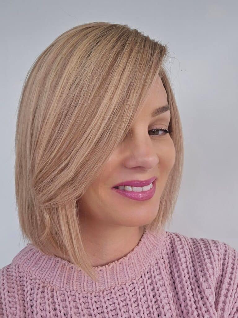 Tammy wig with side sweeping fringe